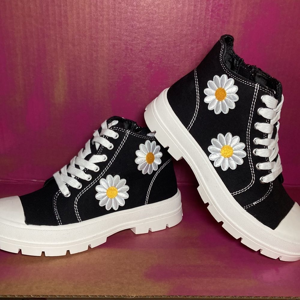 NWT Ladies Lugged bottom canvas mid top canvas sneakers redesign 4 a l…